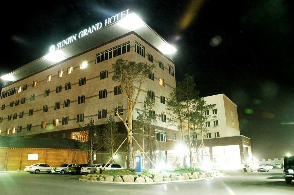 Sunjin Grand Hotel Oelan-bator Buitenkant foto