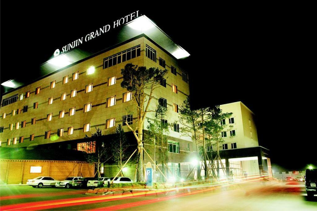 Sunjin Grand Hotel Oelan-bator Buitenkant foto